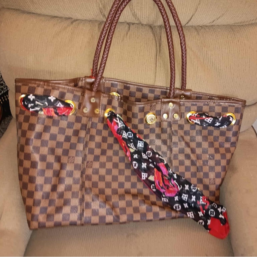 Louis Vuitton Brown Checkered Bag with Gold Plate
